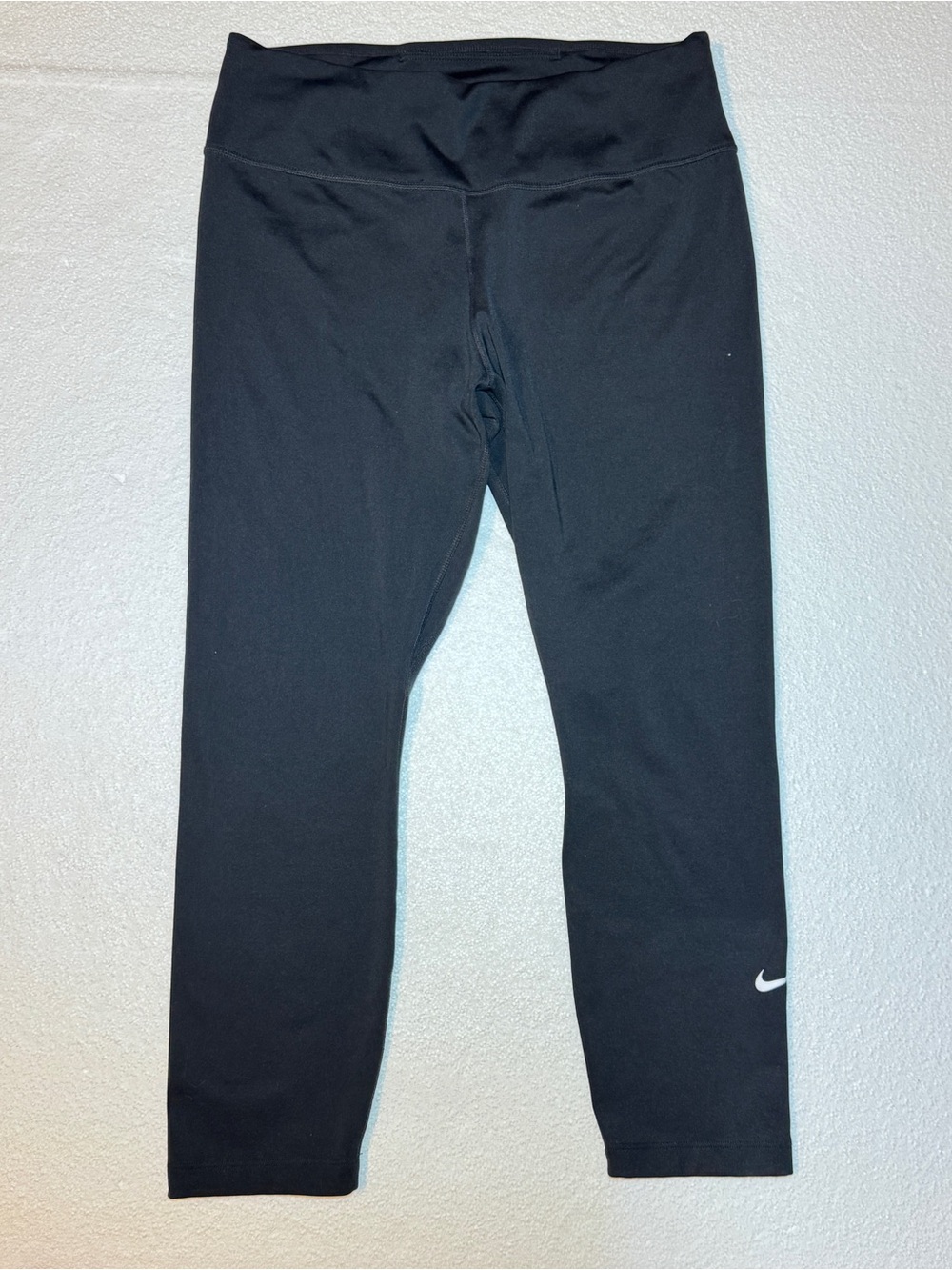 Nike Dri-FIT One Women's Crop Leggings Black High Rise Stretch Swoosh Logo M